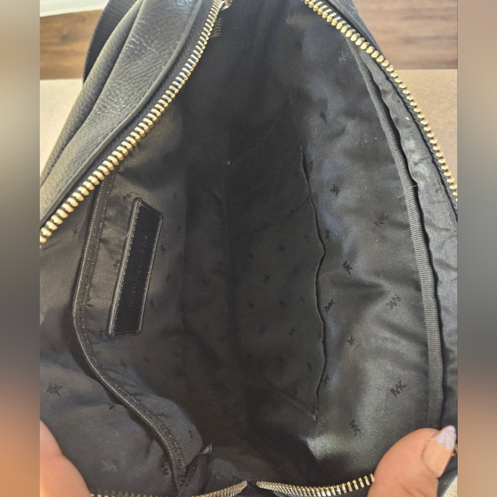 Unisex Michael Kors Cooper Black Pebbled Leather Messenger Bag Medium Crossbody - Picture 4 of 13